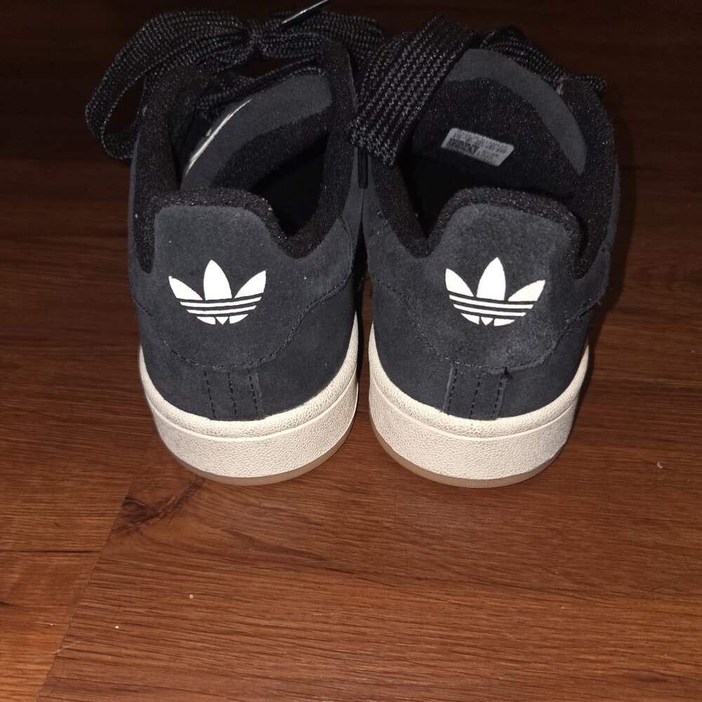 Black and white 00s campuses